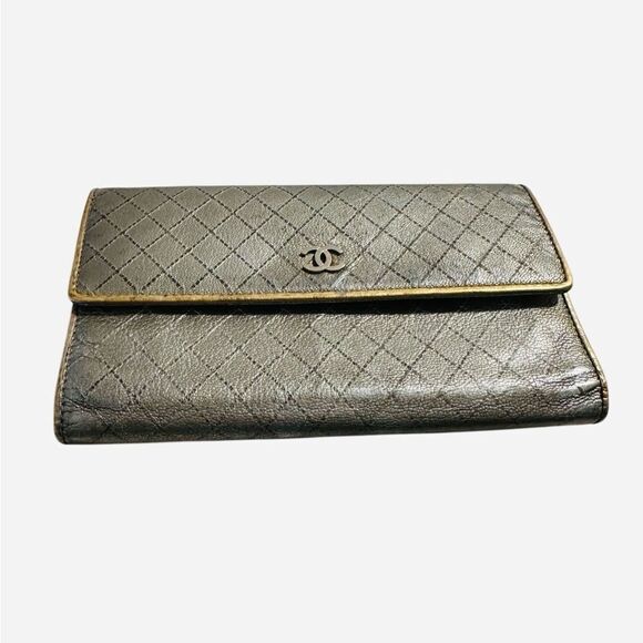 Chanel Metallic Gray Quilted Wallet - Picture 4 of 13